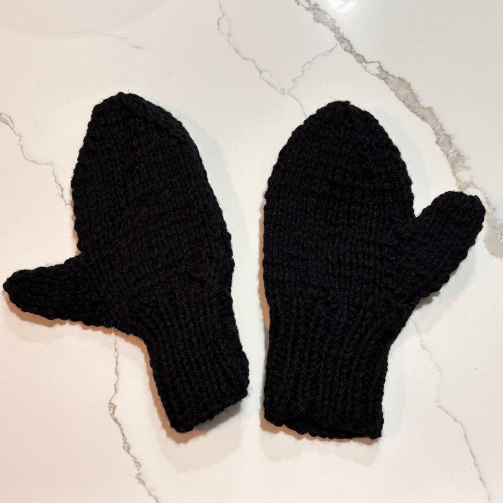 Women’s Unisex Cozy Black Hand Made Chunky Knit Mittens Handmade OS